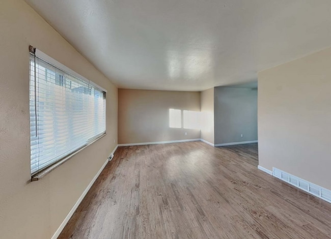 Foto del edificio - 9170 Lander St