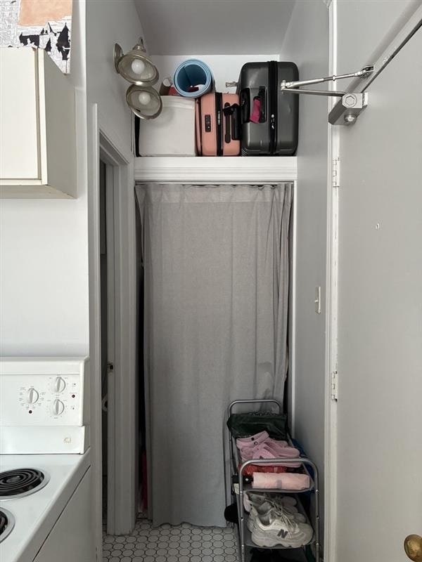 Building Photo - 320 Cooper St