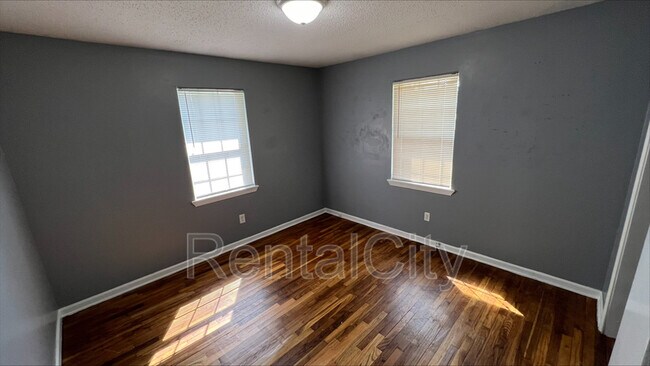 Building Photo - 114 Navy Dr