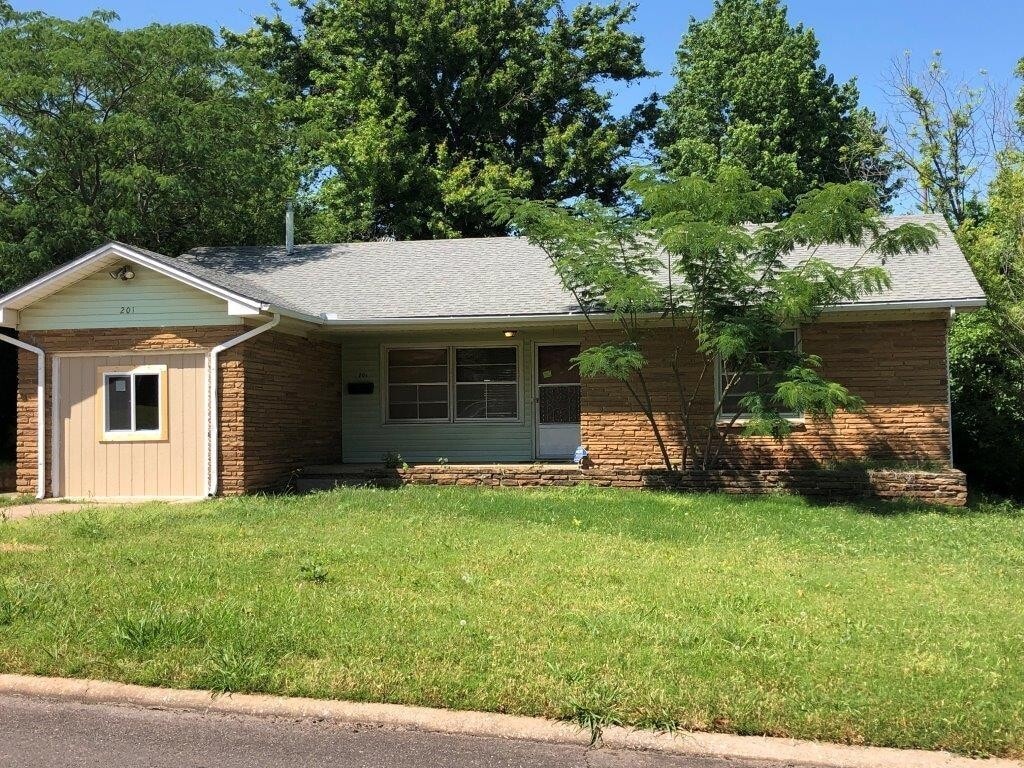 Primary Photo - 4 bed 1 bath in MWC, Section 8 accepted!