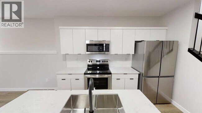 Photo du bâtiment - 10406-10129 129 Ave