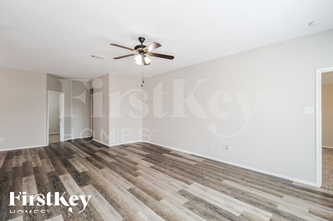 Foto del edificio - 1450 Waldrop Dr