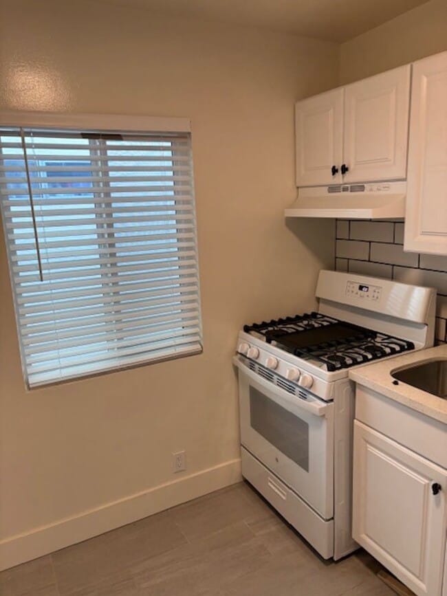 Foto del edificio - Renovated Studio Apartment for Lease in Van Nuys