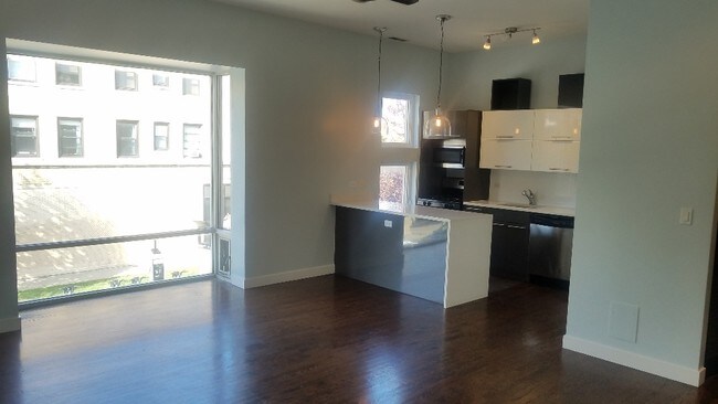 Foto del edificio - 2456 N California Ave