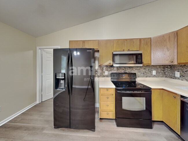 Foto del edificio - 2438 Pinebark Dr