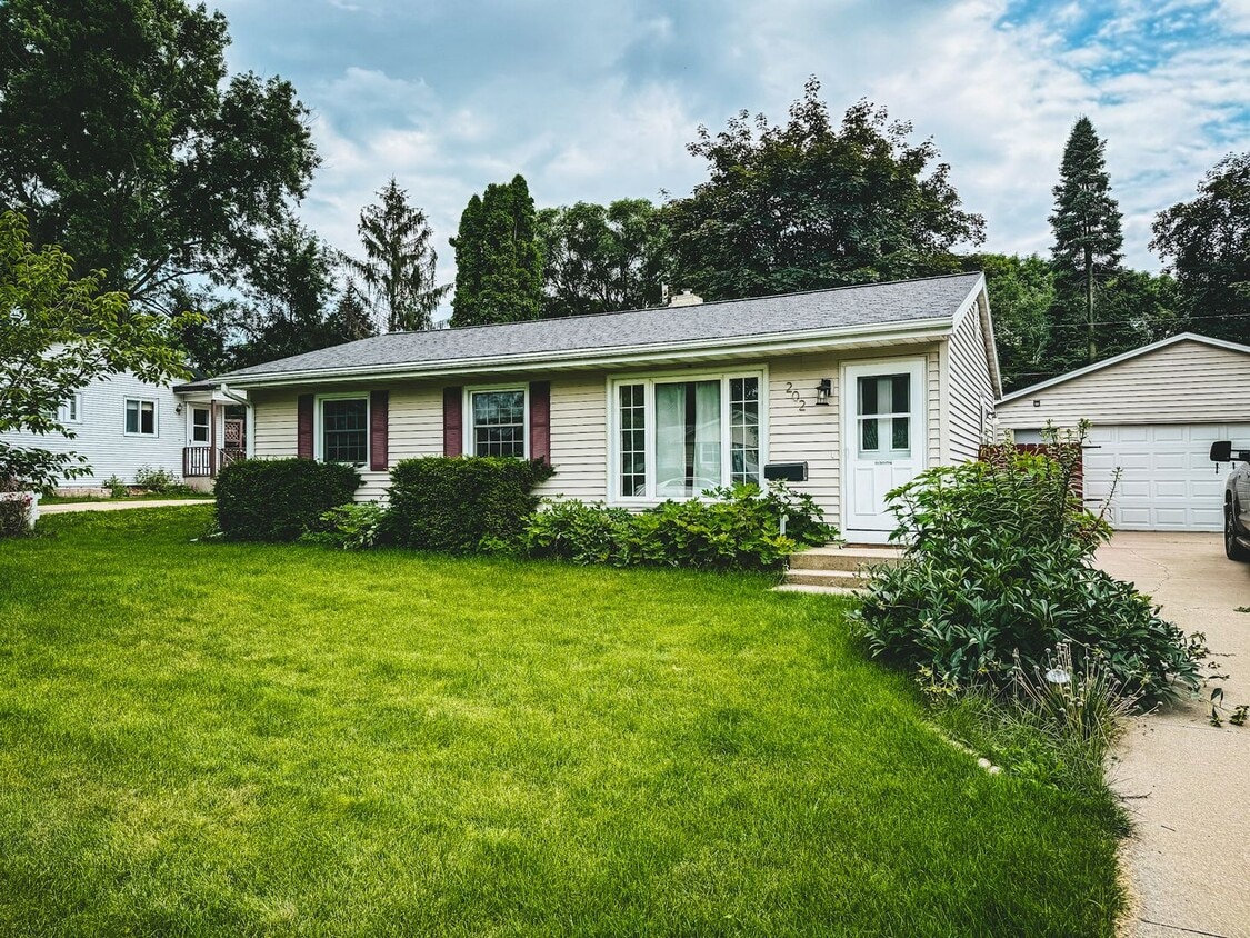 Primary Photo - 202 S. Walbridge Ave.