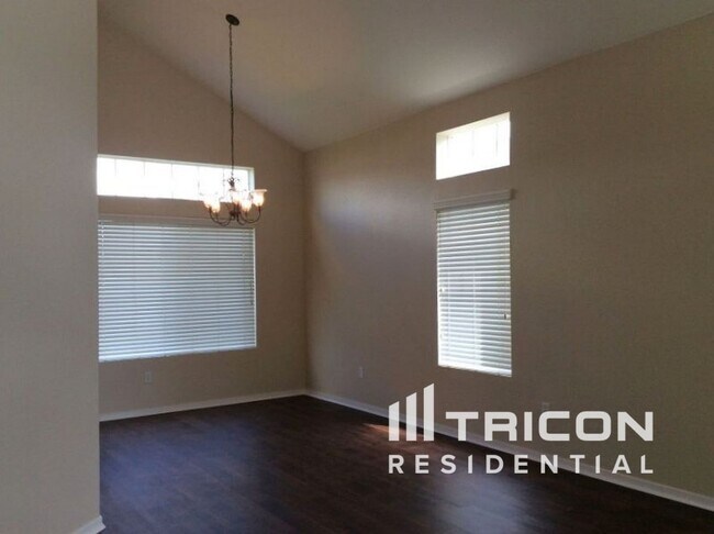 Foto del edificio - 718 Anderson Way