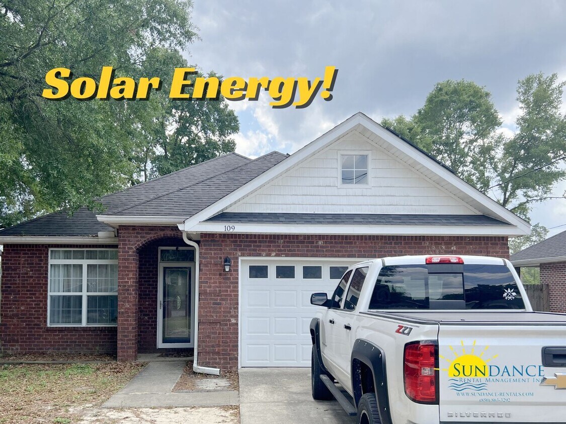 Primary Photo - Pet Friendly Crestview Home with Solar!