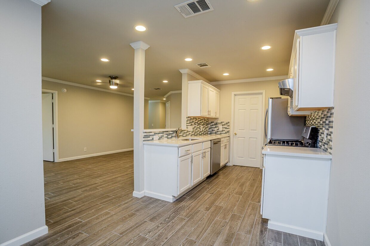 Foto principal - Charming 3/BR 2/BA One-Story Home with Gar...