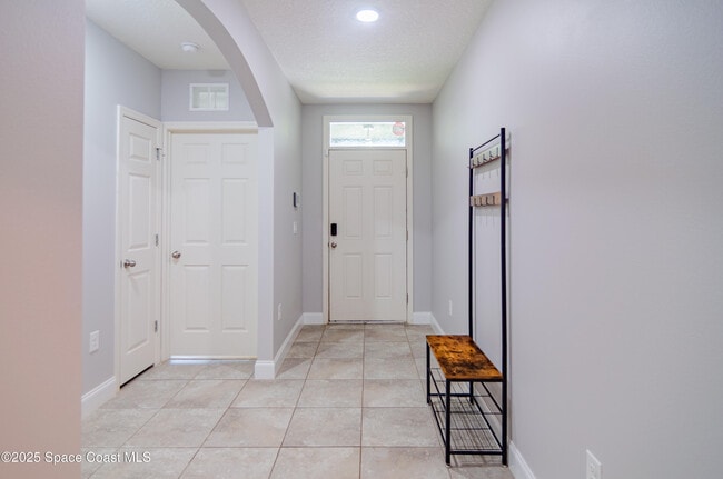 Building Photo - 340 Sorrento Dr