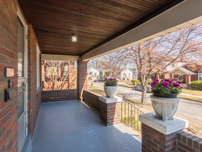 Foto del edificio - 6109 Adkins Ave