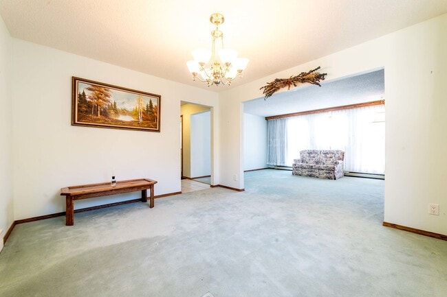Building Photo - 5644 Dalhousie Dr NW