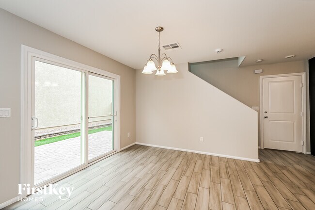 Foto del edificio - 11051 Camden Bay St