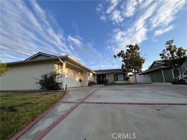 Foto principal - 19714 Steinway St