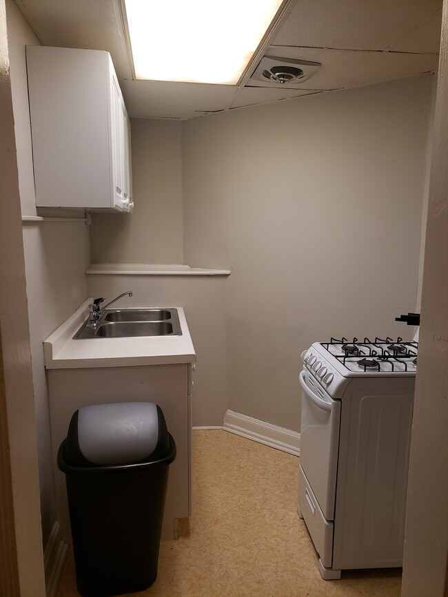 Building Photo - Spruce Place Apartments