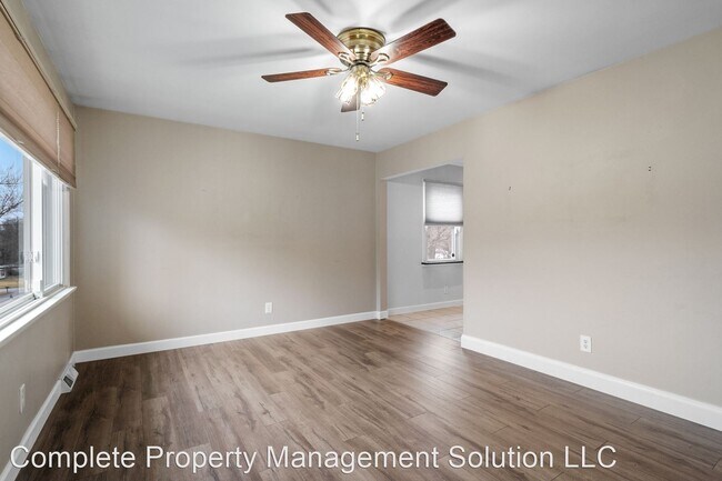 Building Photo - 3 br, 1 bath House - 1135 Maple Ave