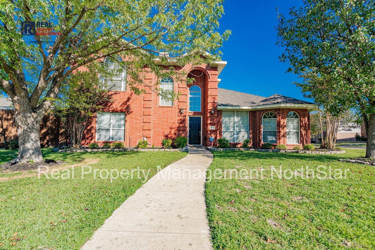 Foto principal - Vibrant 4 bed, 3 bath Home!