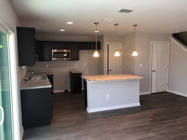 Foto del edificio - Newer 3/2.5 Home for Rent on The Southside!