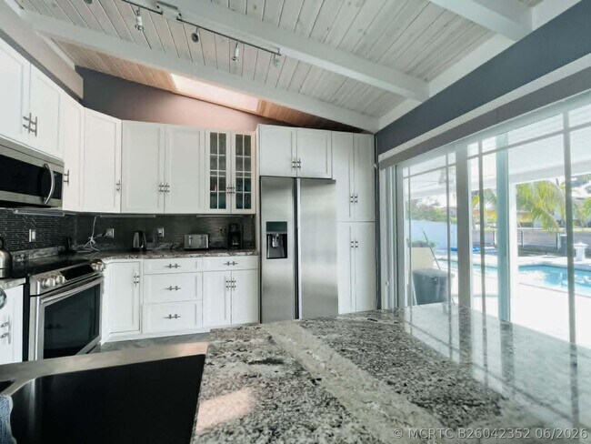 Building Photo - 2531 Gulfstream Ln