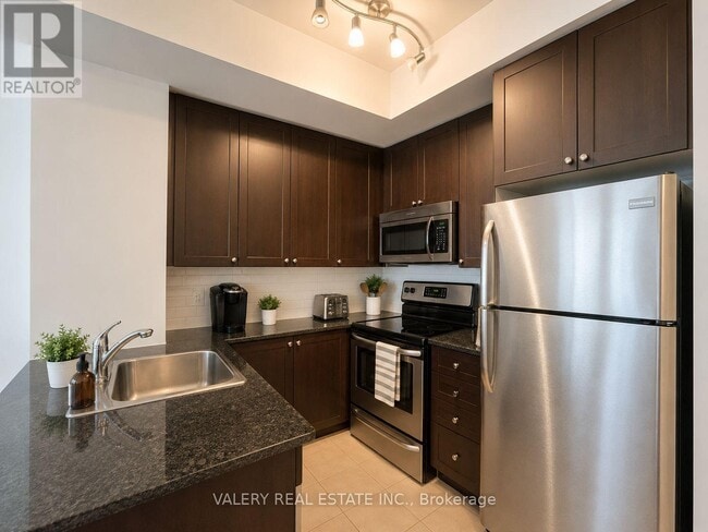 Building Photo - 385 Prince of Wales Dr