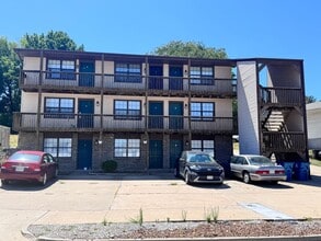 Building Photo - 3713 Randall Dr