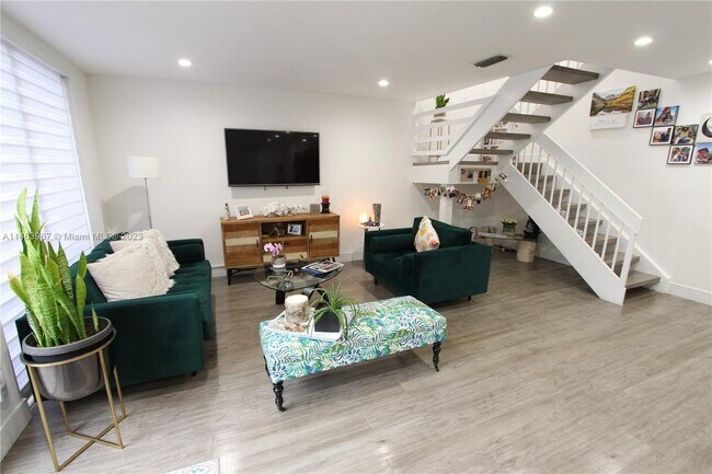 Foto del edificio - 3815 Alcantara Ave