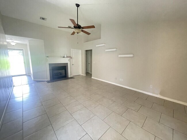 Foto del edificio - 728 Riva Ridge Dr