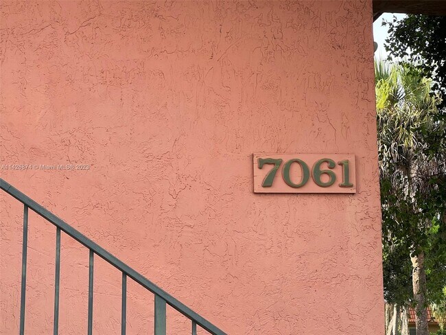 Building Photo - 7061 SW 129th Ave