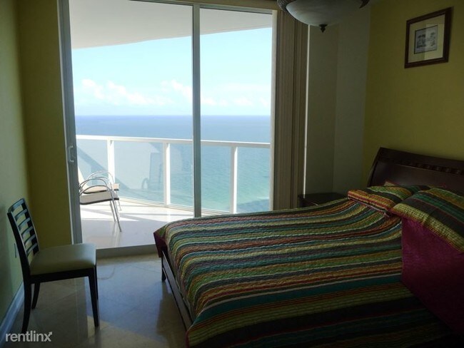 Foto del edificio - 3 br, 2.5 bath  - La Perla
