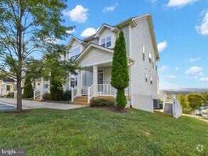 Building Photo - 2486 Winthrop Dr