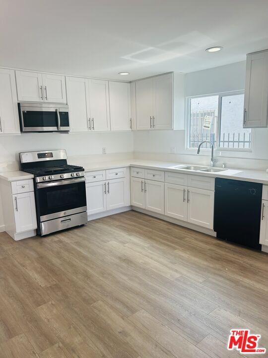 Building Photo - 5722 S Manhattan Pl