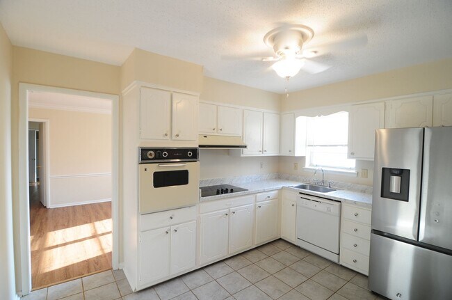 Building Photo - Upper Floor Condo, Great Area