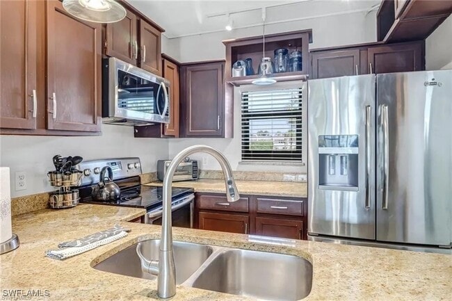 Foto del edificio - 805 River Point Dr