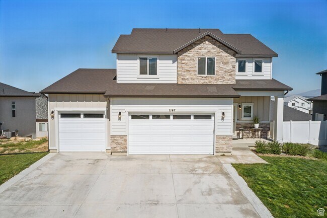 Building Photo - 1147 Carriage Ln