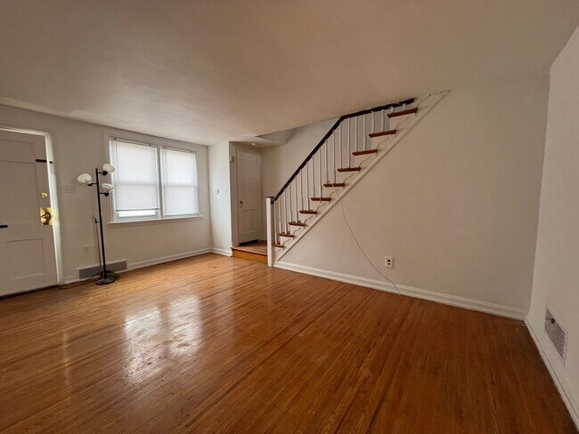 Building Photo - 3 Bedroom In Drexel Hill