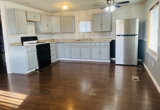 Foto del edificio - 230 N Marnico Ln