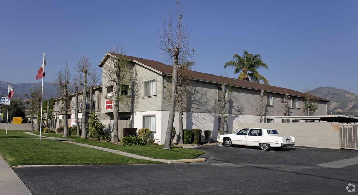 Primary Photo - Amberwood Village Apartments