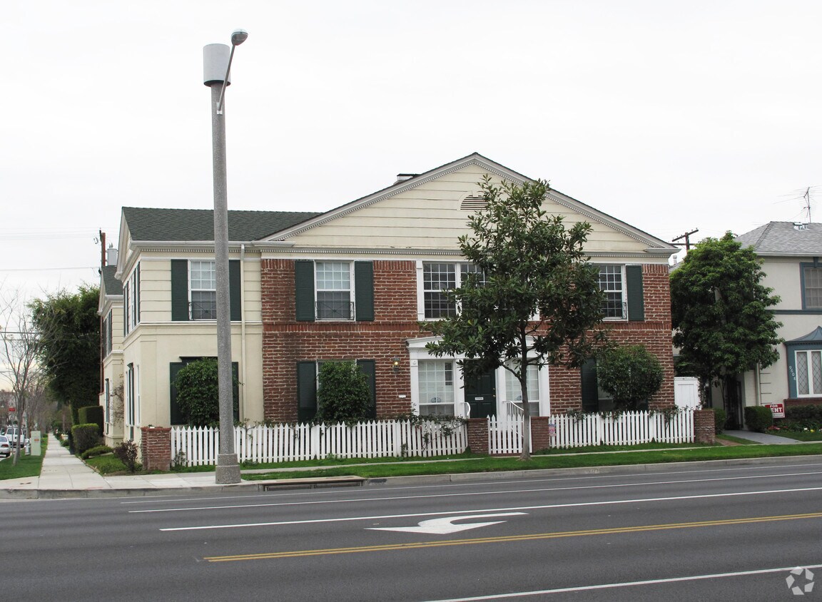 Building Photo - 9600 Olympic & 401-409 S. Peck Dr