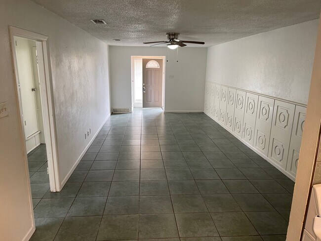 Building Photo - 3105 Lourdes St