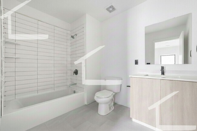 Foto del edificio - Beautiful 1Br/1Bth NEW CONSTRUCTION apartment!  Laundry in unit! Great locations!