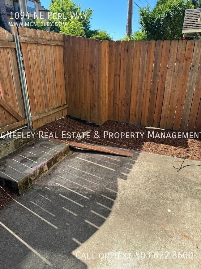 Foto del edificio - 1094 NE Perl Way