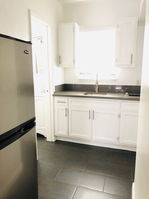 Foto principal - 851 S Kenmore Ave
