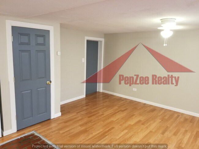 Living Area - 944 Old Orchard Ave