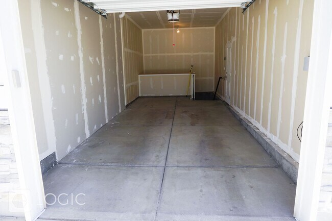 Foto del edificio - 15297 S Revolutionary Way