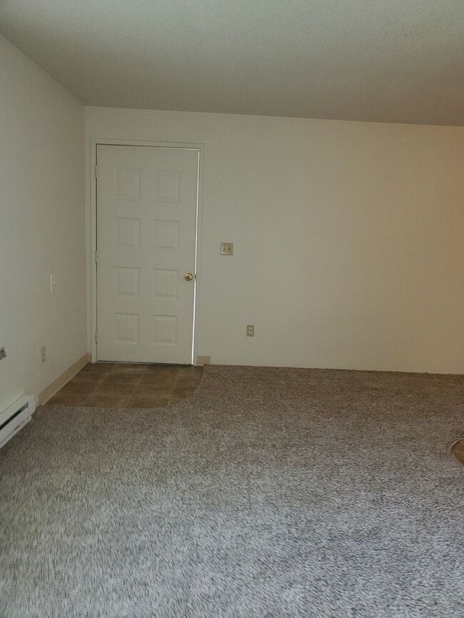 Building Photo - 2 Bedroom 1 Bath Duplex