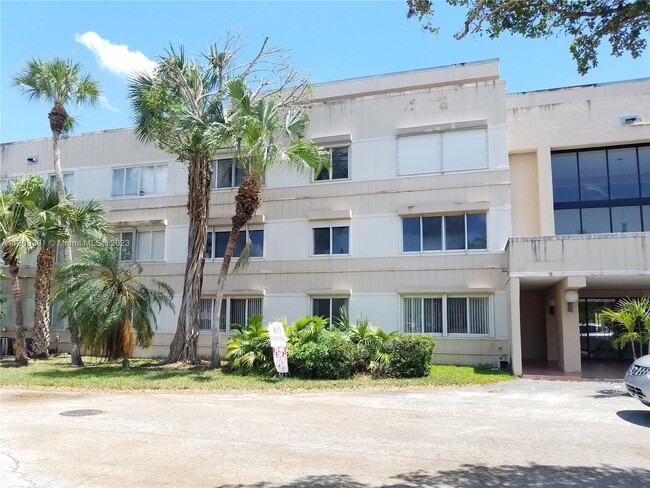 Foto del edificio - 14840 Naranja Lakes Blvd