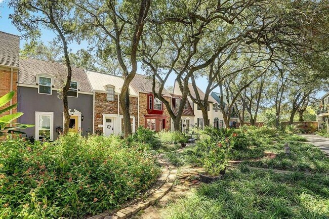 Foto del edificio - 5217 Arboles Dr