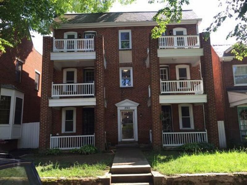 Primary Photo - 2011 Rosewood Ave