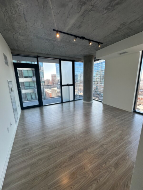 Building Photo - 15 E 14th St