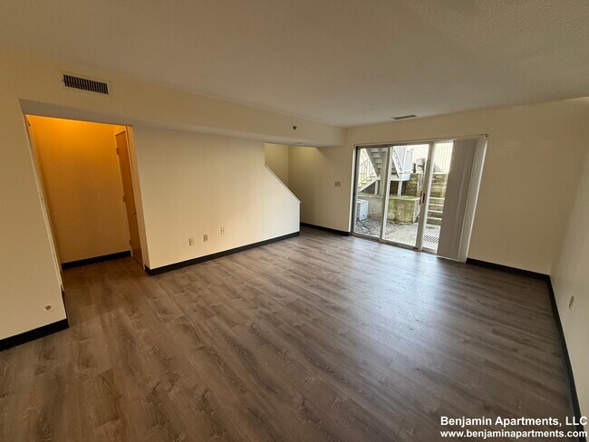 Foto del edificio - 152 North Beacon St